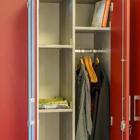 Und Gleisbett Hostel