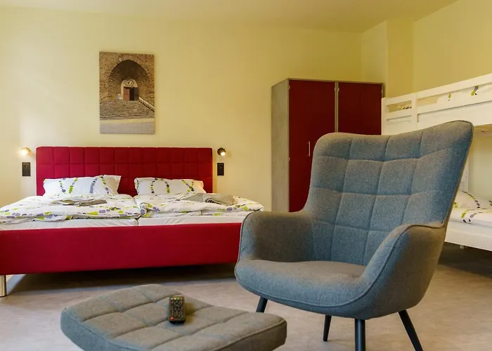 Und Gleisbett Hostel