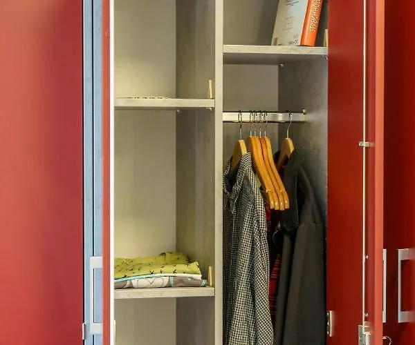 Und Gleisbett Hostel